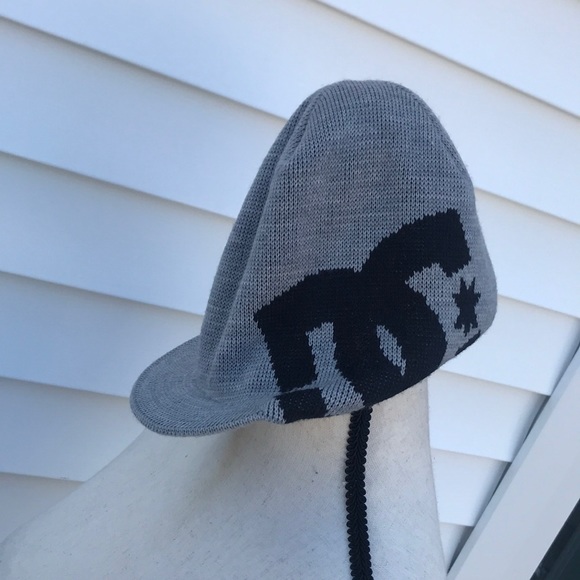 dg hat